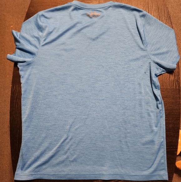 Under Armour Tshirt - Picture 7 of 8